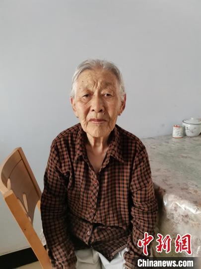 薩仁托婭拍攝的“草原母親”?！∷_仁托婭供圖