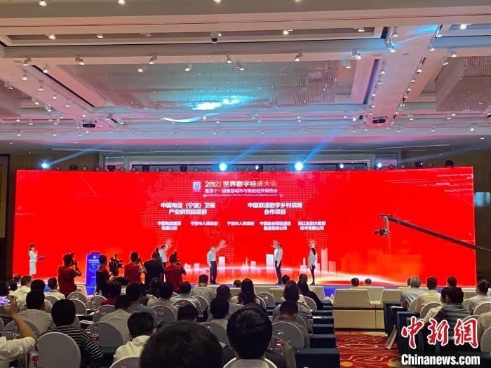 簽約現(xiàn)場(chǎng)。　林波 攝