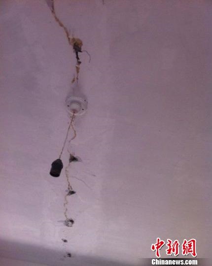 資料圖：房頂開裂。