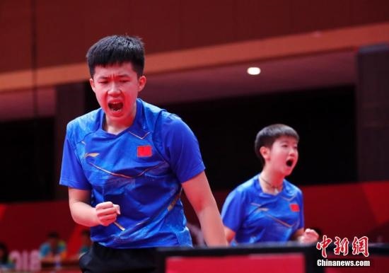 資料圖：雅加達(dá)亞運(yùn)會，王楚欽/孫穎莎奪得混雙冠軍。 <a target='_blank' href='/'>中新社</a>記者 劉關(guān)關(guān) 攝