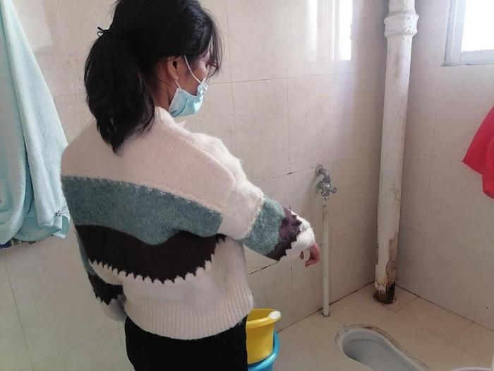  劉小姐在網(wǎng)上找人疏通出租屋里的廁所，被收費5380元