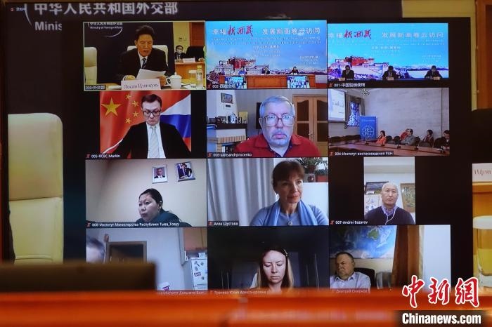 “幸福新西藏、發(fā)展新畫卷”云訪問活動在拉薩、北京、莫斯科等地同時舉行?！∪轿木?攝