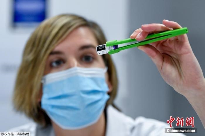 資料圖：比利時(shí)醫(yī)護(hù)人員正在準(zhǔn)備新冠疫苗接種工作。