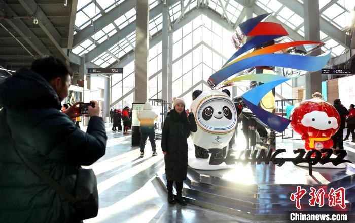 圖為滑雪場現(xiàn)場?！≡S婷 攝