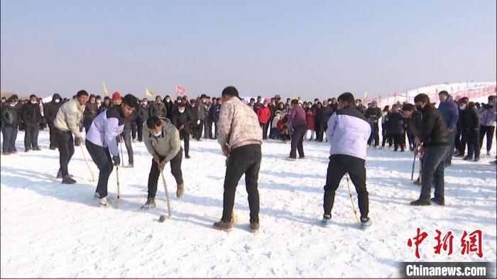 帕普孜球場(chǎng)，激烈角逐?！“统h融媒體中心供圖