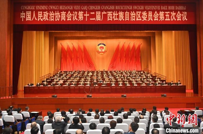 圖為大會(huì)閉幕?！∮峋?攝