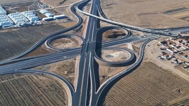 1747724094347008.jpg 通車(chē)2.jpg