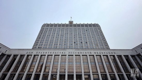 △俄羅斯聯(lián)邦政府大廈。（總臺(tái)央視記者范一鳴拍攝）