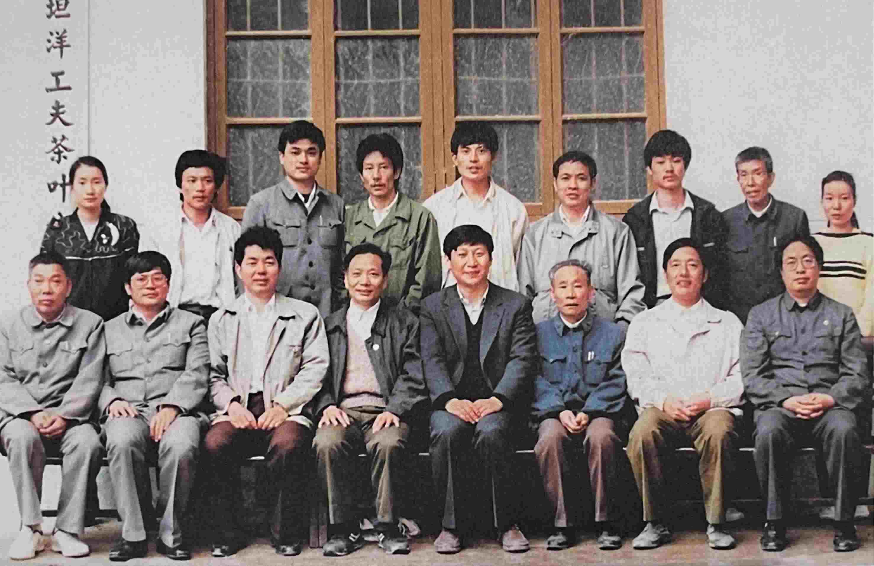1990年5月，剛調(diào)任福州市委書記的習(xí)近平到寧德交接工作時，調(diào)研福安市社口鄉(xiāng)坦洋工夫茶葉公司。