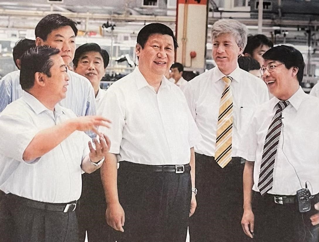 2007年7月，習(xí)近平調(diào)研上海大眾汽車有限公司。