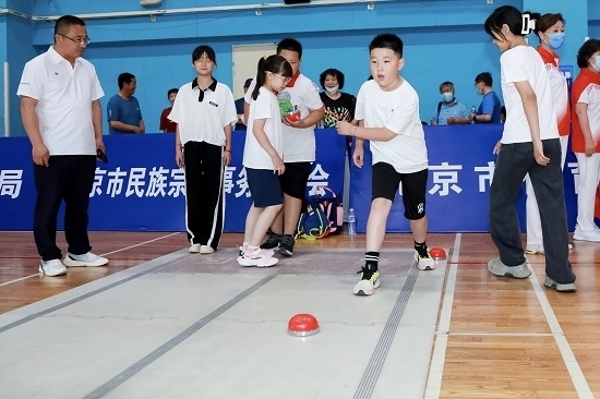 冰蹴球比賽場(chǎng)景。賽事主辦方供圖