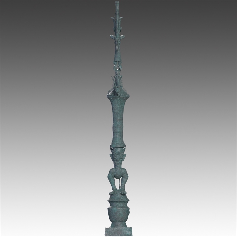 銅罍座倒立鳥(niǎo)足頂尊神像。四川省文物考古研究院供圖