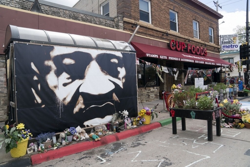 這是2022年5月22日在美國明尼蘇達州明尼阿波利斯市拍攝的弗洛伊德廣場。新華社記者劉杰攝