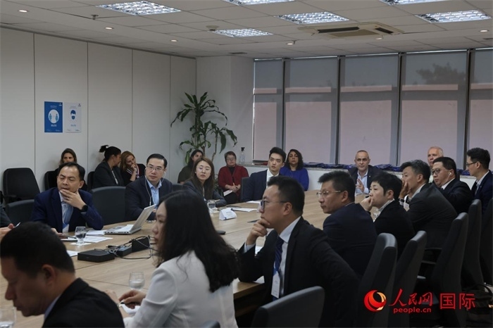 與會代表參與座談交流。（人民網(wǎng)記者 時元皓攝）