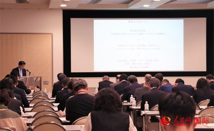 富士美術(shù)館文藝部長平野賢一介紹展覽內(nèi)容。（人民網(wǎng) 許可攝）