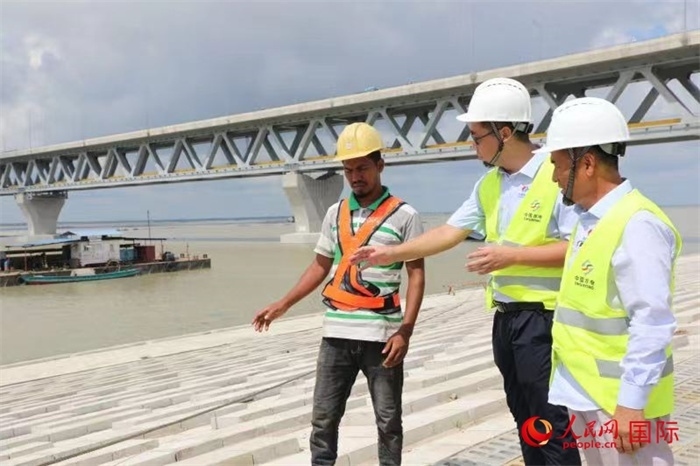 孟加拉國帕德瑪大橋河道整治工程北岸整治區(qū)域長1.5千米，南岸長11.5千米，是目前世界上規(guī)模最大的河道整治工程。人民網(wǎng)記者 孫廣勇攝