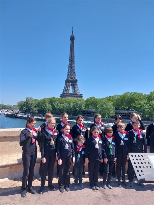 2.2023年5月，巴黎寶麗聲童聲合唱團錄制歌曲《如果我去中國》。（圖片由受訪者提供）