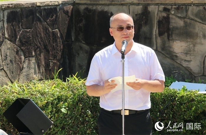 昆明市副市長安恩法在紀(jì)念儀式上致辭。人民網(wǎng) 許可攝