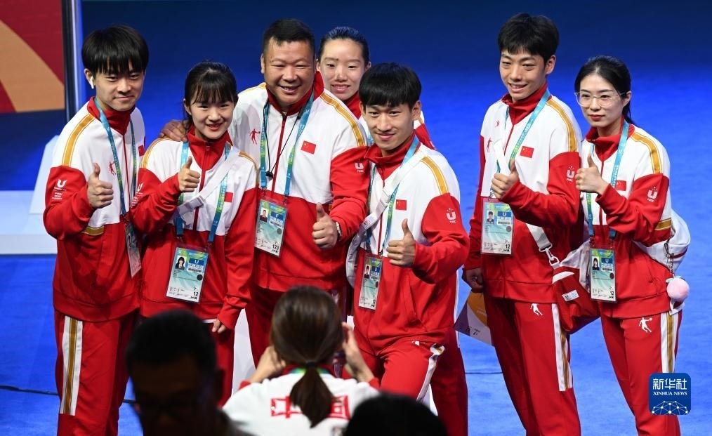 7月22日，中國代表團(tuán)部分成員在歡迎儀式后合影。新華社記者 王曦 攝