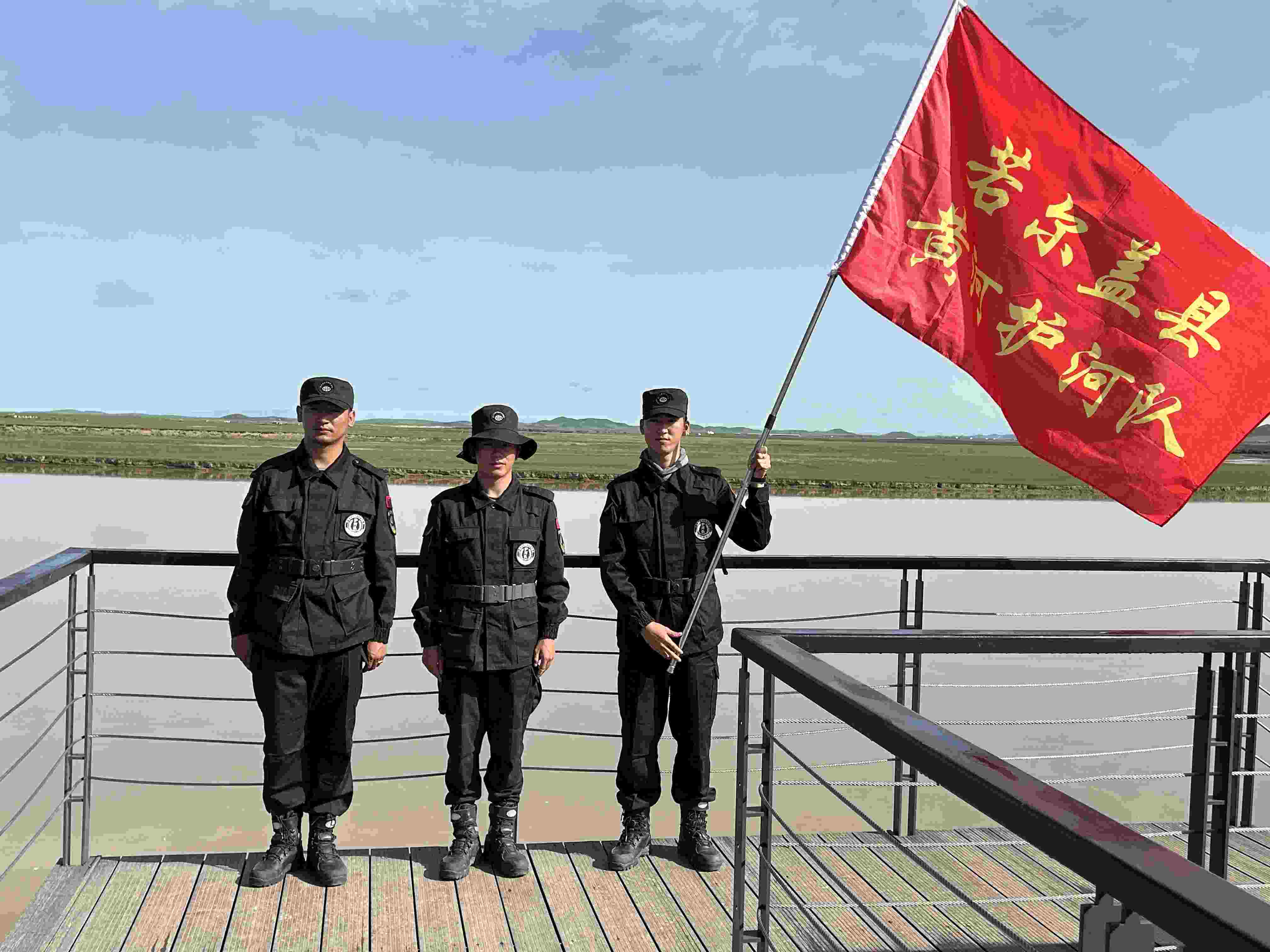 若爾蓋縣黃河護(hù)河隊(duì)。人民網(wǎng) 周靜圓攝