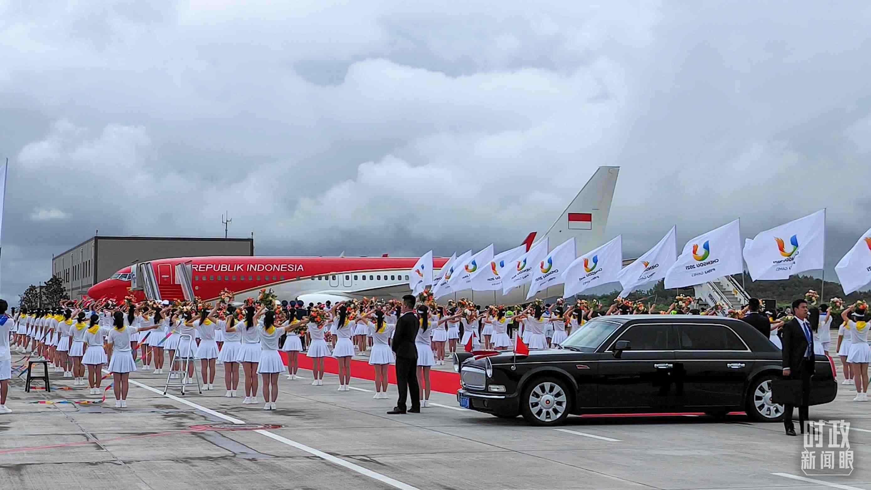 7月27日下午，印尼總統(tǒng)佐科抵達(dá)成都。（總臺(tái)央視記者王子杭拍攝）