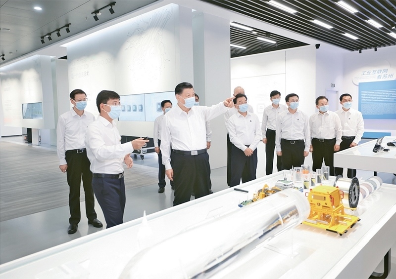 2023年7月5日至7日，中共中央總書記、國家主席、中央軍委主席習(xí)近平在江蘇考察。這是5日下午，習(xí)近平在蘇州工業(yè)園區(qū)考察。 新華社記者 鞠鵬/攝