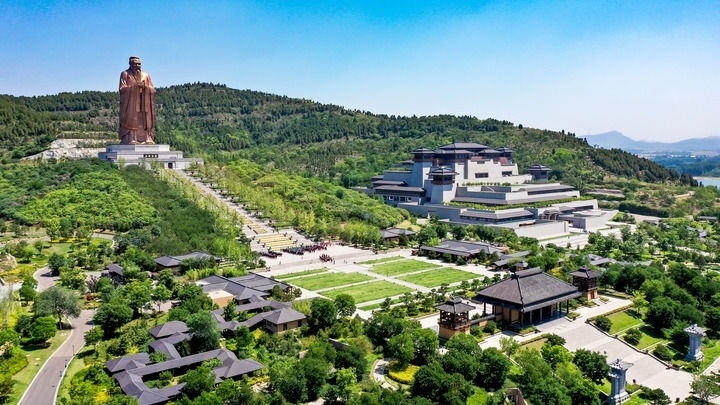 這是2023年6月8日拍攝的山東省曲阜市尼山圣境（無人機照片）。新華社記者 郭緒雷 攝