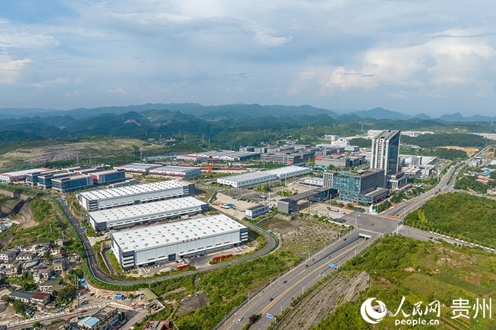 航拍貴陽綜保區(qū)。人民網(wǎng)記者 涂敏攝