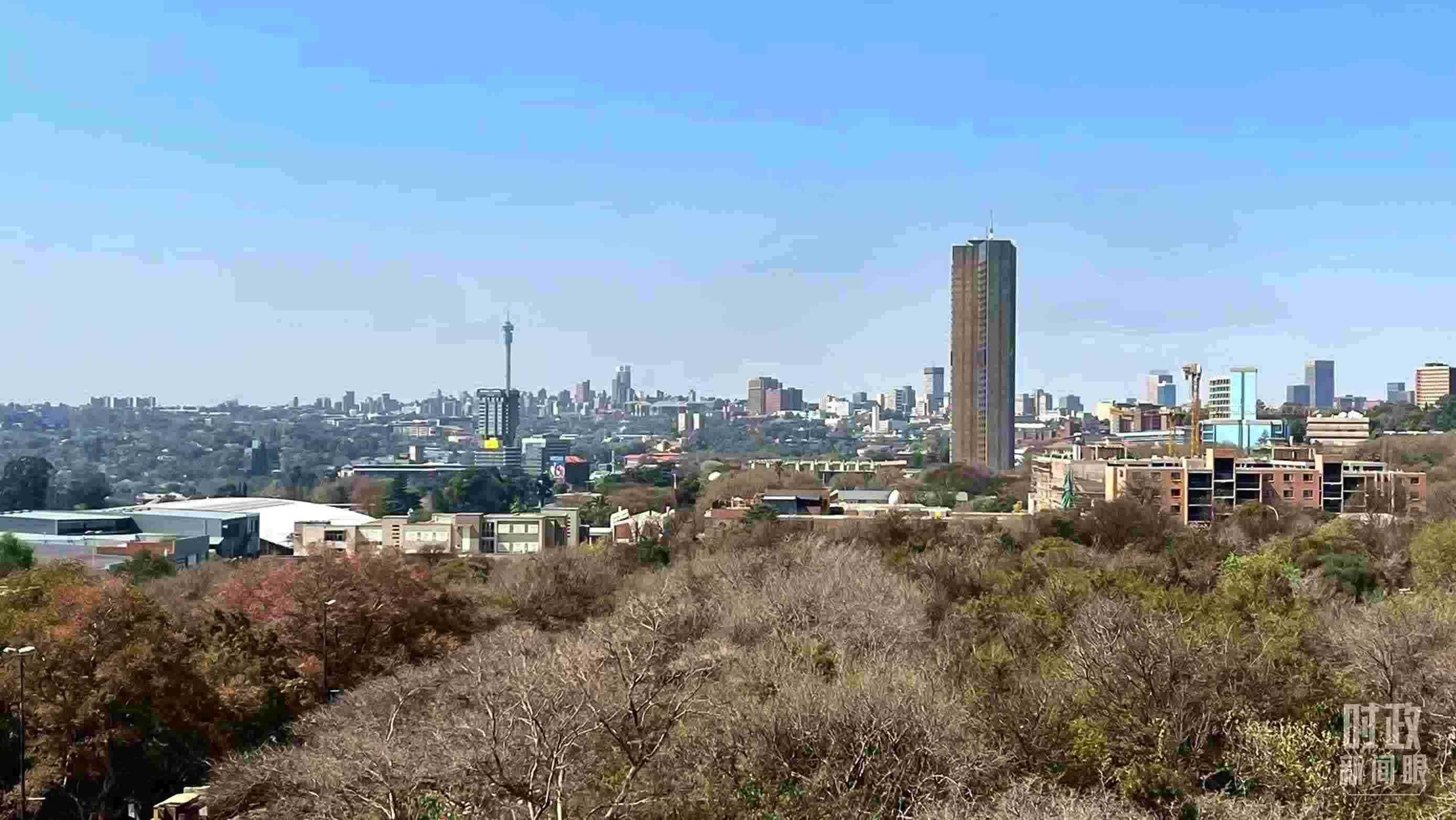 △約翰內(nèi)斯堡城市天際線。（總臺記者馬培敏拍攝）