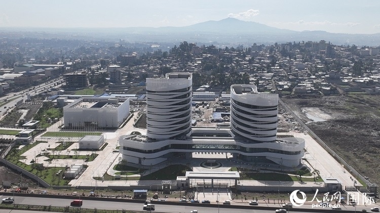 非洲疾病預(yù)防控制中心總部（一期）航拍。人民網(wǎng)記者 劉寧攝