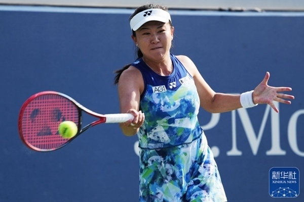 朱琳在比賽中回球。新華社記者 劉杰 攝