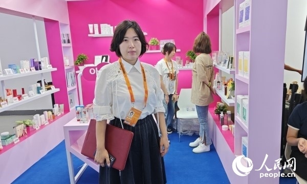 9月3日，韓國駐華大使館經(jīng)濟(jì)部參贊金至凰接受人民網(wǎng)記者采訪。人民網(wǎng)記者 趙雯博攝