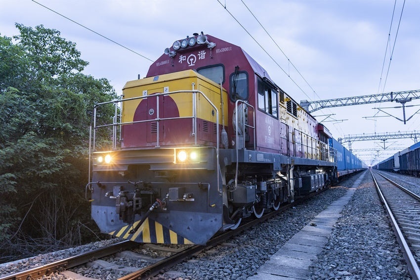 首趟中歐班列（成都）冷鏈專列到達(dá)成都國(guó)際鐵路港。青白江區(qū)委宣傳部供圖