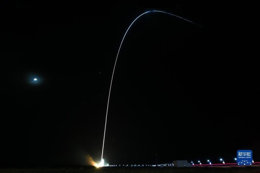 9月7日02時14分，我國在酒泉衛(wèi)星發(fā)射中心使用長征四號丙運(yùn)載火箭，成功將遙感三十三號03星發(fā)射升空，衛(wèi)星順利進(jìn)入預(yù)定軌道，發(fā)射任務(wù)獲得圓滿成功。新華社發(fā)（汪江波 攝）