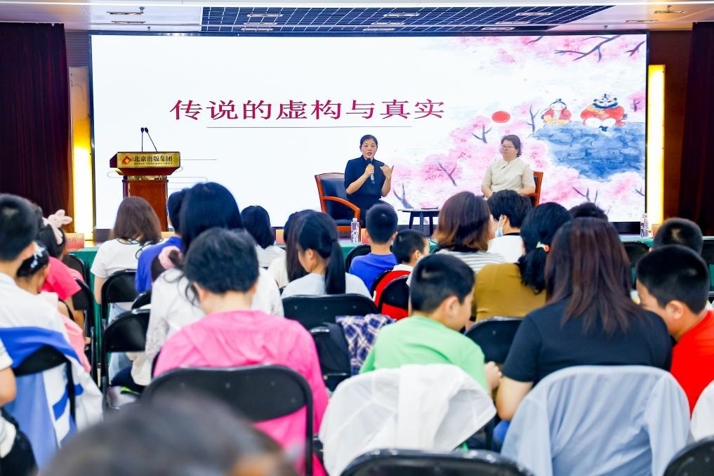 經(jīng)典閱讀進(jìn)社區(qū)——十月少年文學(xué)創(chuàng)享會(huì)走進(jìn)裕中東里。主辦方供圖