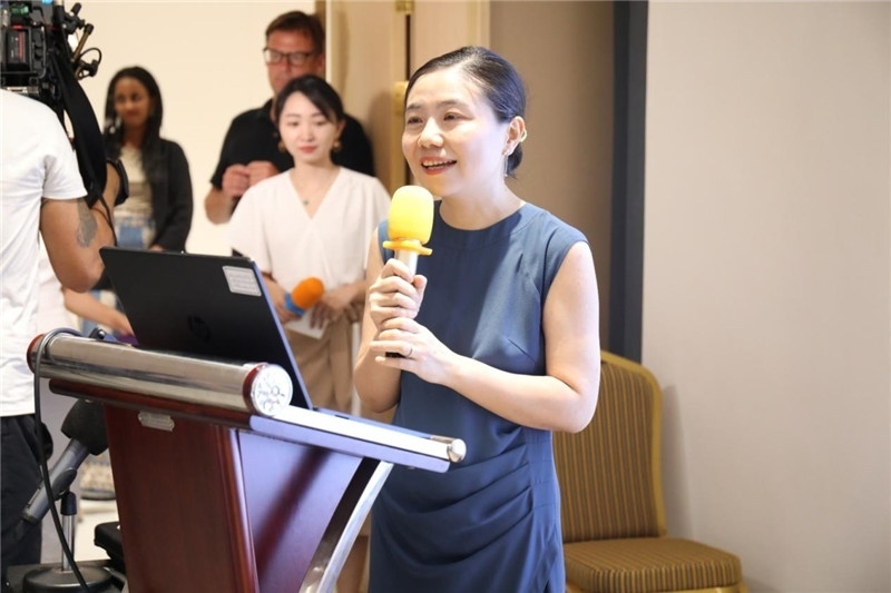 圖為吉布提孔子學(xué)院鄒燕舞院長為表彰儀式致辭。吉布提孔子學(xué)院供圖