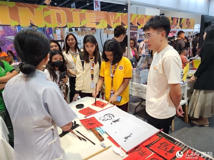 中國圖書展亮相第43屆菲律賓馬尼拉國際書展。人民網(wǎng)記者 樊帆攝