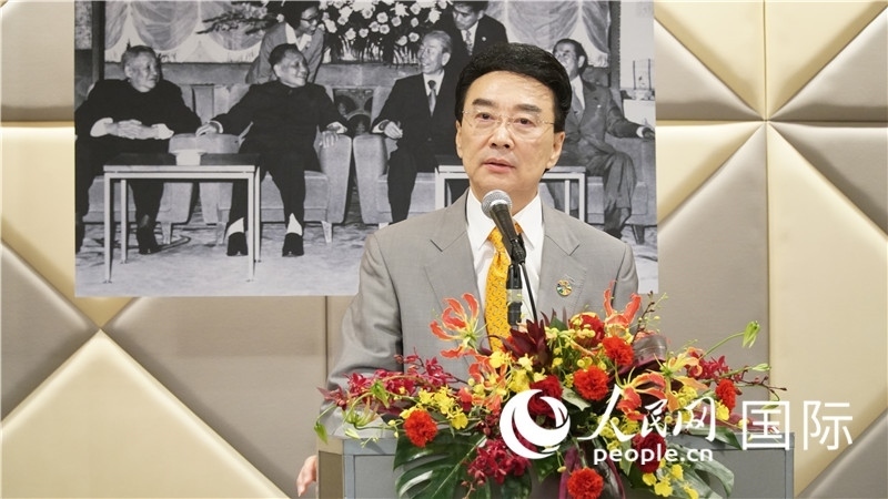 在日中國企業(yè)協(xié)會會長王家馴致祝酒詞。人民網(wǎng) 蔣曉辰攝