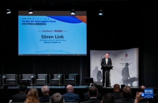 9月21日，在德國杜伊斯堡，杜伊斯堡市市長澤倫·林克出席2023新絲路物流論壇并致辭。新華社記者 張帆 攝