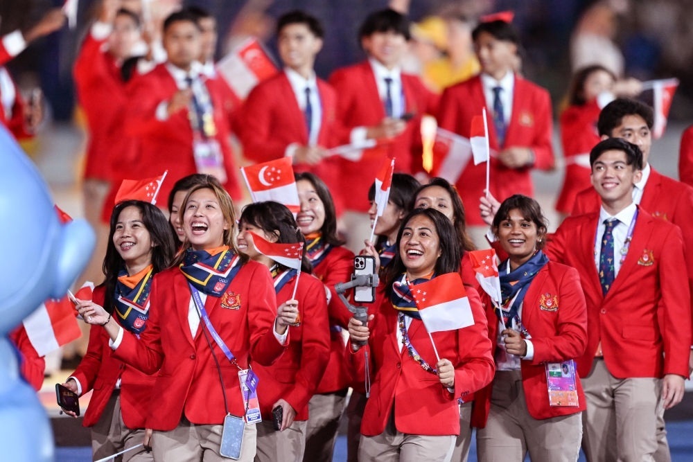 新加坡代表團(tuán)在開(kāi)幕式上入場(chǎng)。