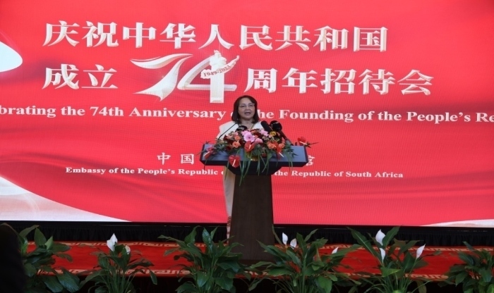 德利萊代表南政府向中國政府和人民致以誠摯祝賀。中國駐南非使館供圖