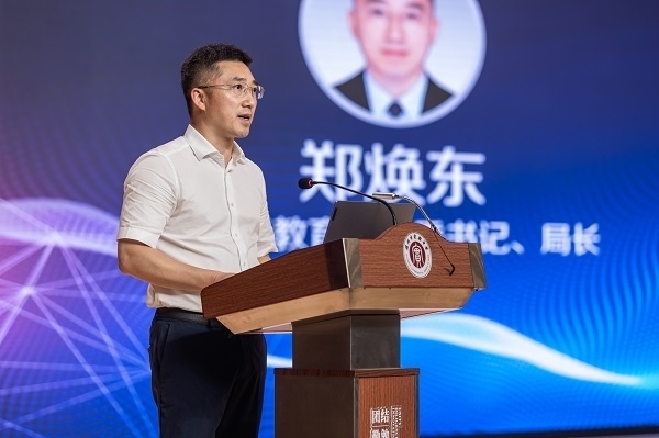  溫州市教育局黨委書記、局長鄭煥東講話。溫州市教育局供圖