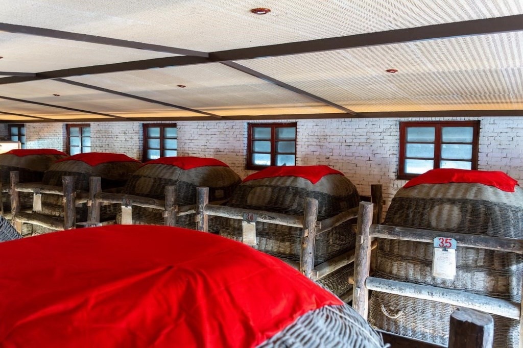 西鳳酒“酒?！辟A存庫(kù) 王哲攝