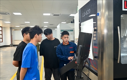 學(xué)生們正在實(shí)操學(xué)習(xí)。受訪單位供圖