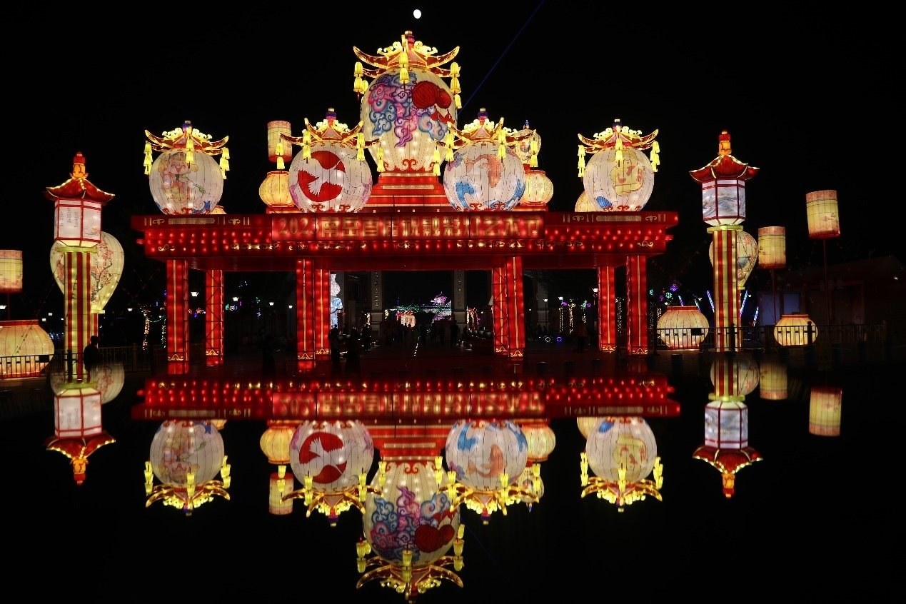 中秋國慶期間，南岳祝融文旅小鎮(zhèn)舉辦祝融花燈節(jié)。曹正平攝