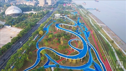 △俯瞰長江國家文化公園九江城區(qū)段。（總臺(tái)記者李海峰拍攝）