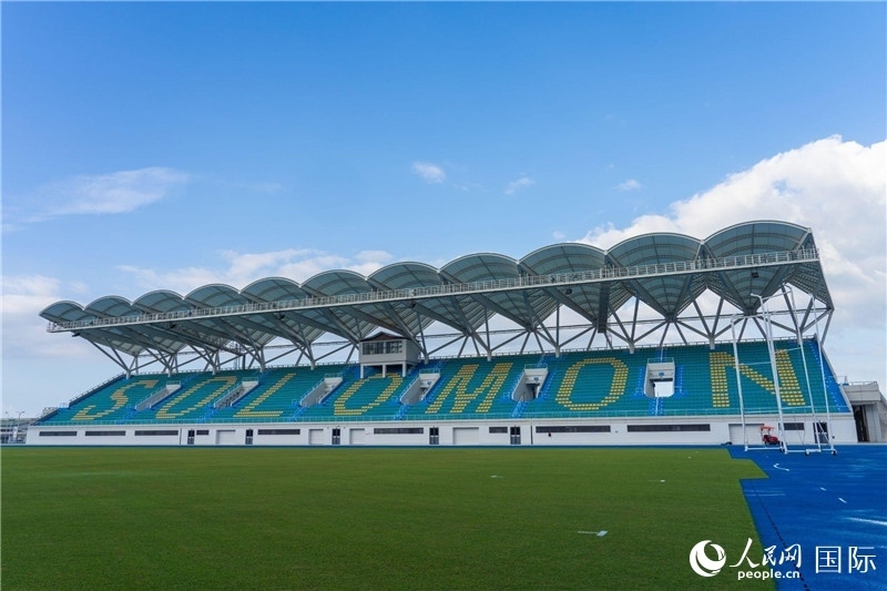 2023年9月12日，位于所羅門群島首都霍尼亞拉的由中土公司承建的中國援所羅門群島2023年太平洋運動會體育場館。人民網(wǎng) 賀吉攝