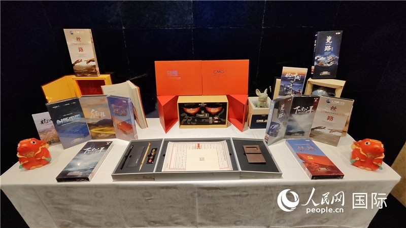 中央廣播電視總臺(tái)精品節(jié)目及文創(chuàng)產(chǎn)品展臺(tái)。人民網(wǎng) 蔣曉辰攝