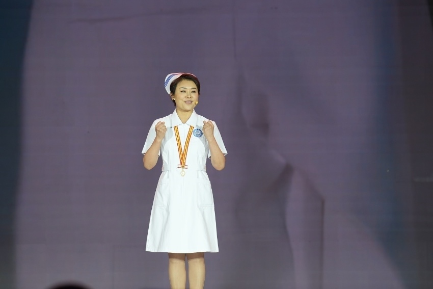 第49屆南丁格爾獎(jiǎng)獲得者、四川大學(xué)華西醫(yī)院護(hù)理部主任蔣艷