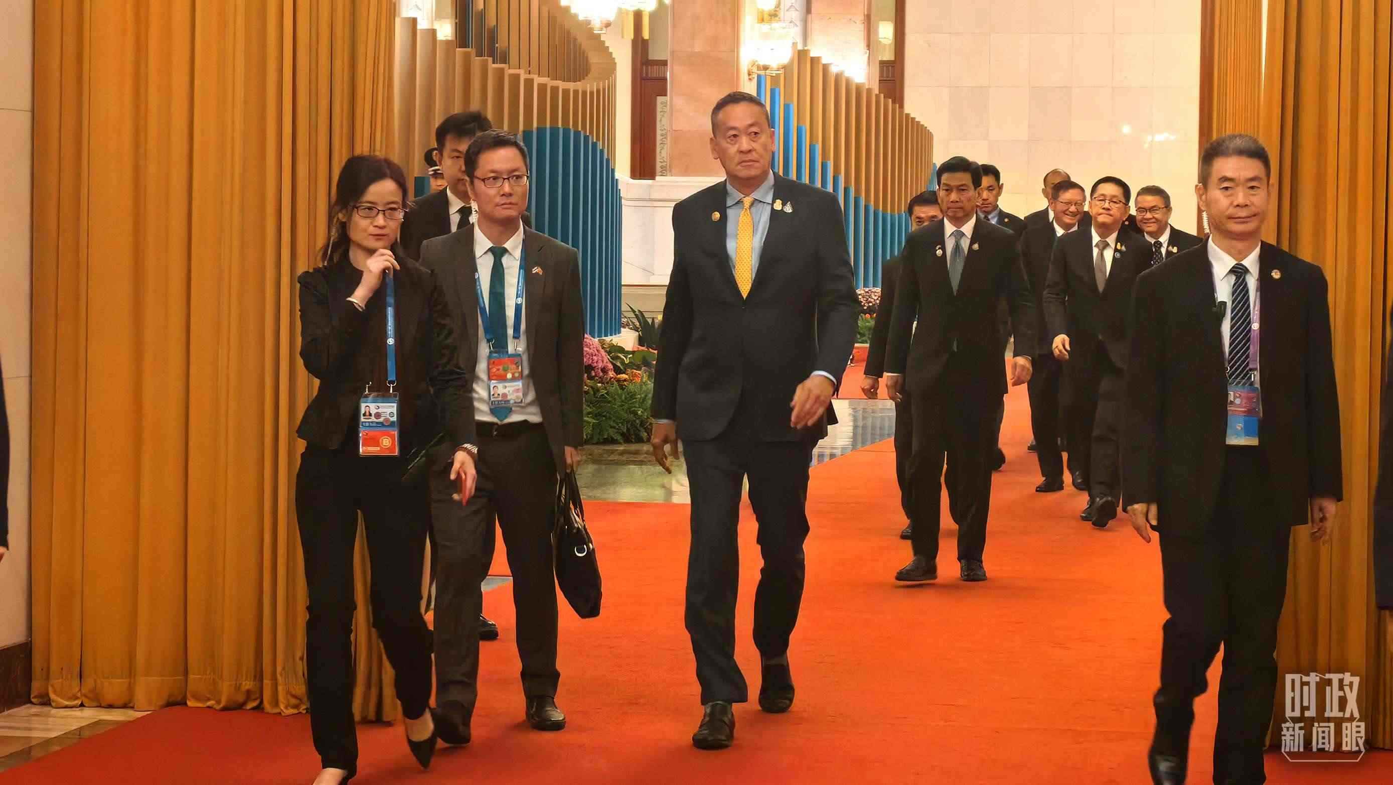 △即將參加會(huì)見的泰國(guó)總理賽塔。（總臺(tái)央廣記者潘毅拍攝）